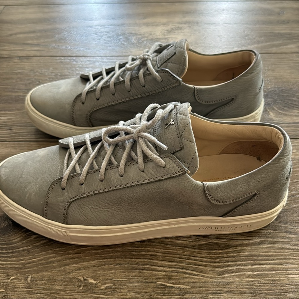 Men’s dressy sneakers
